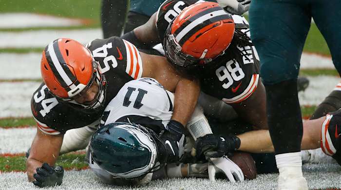 cleveland-browns-sack-carson-wentz-safety